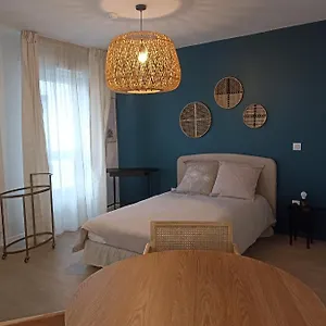 rsidence-services-seniors-cazam.hotels-rhonealpes.com/